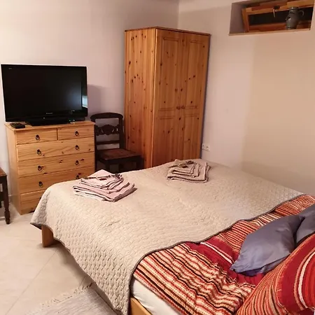 Kis Haz Apartment *